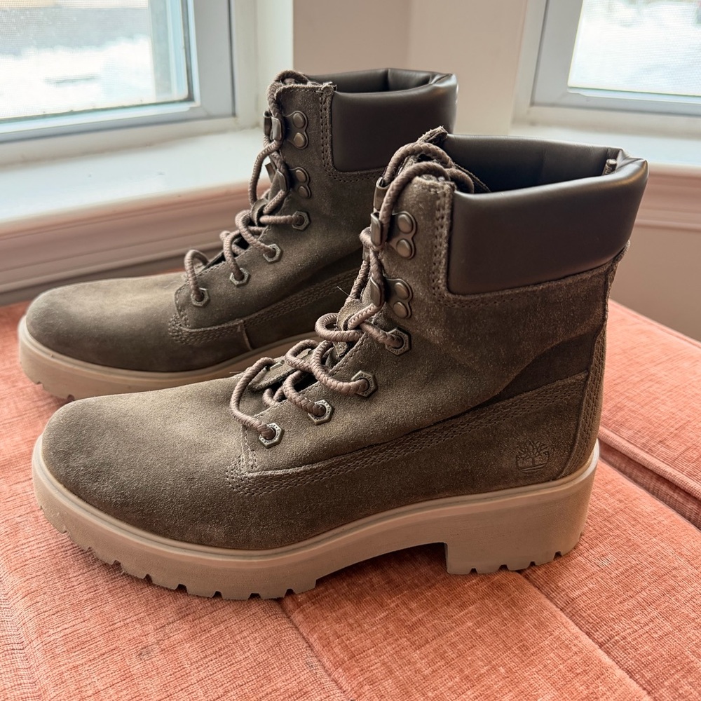 Timberland Women’s Waterproof Suede Boots Size 7.5 Lug Sole Taupe Gray A1XS3
